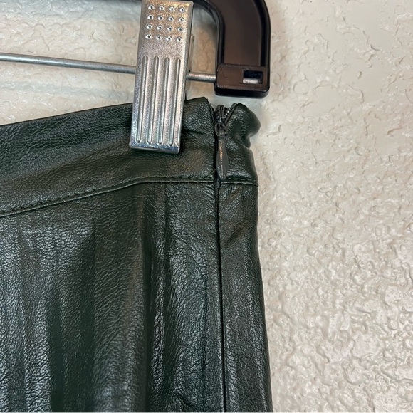 SIGNATURE STUDIO Pleated Vegan Leather Green Full Midi Skirt size Small - Picture 5 of 9